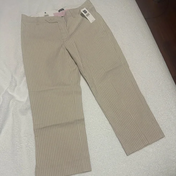 GAP Women's Beige Striped Capris - Picture 2 of 2